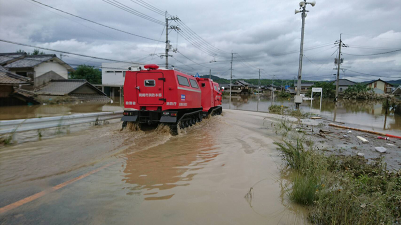 日本に1台！全地形対応車“レッドサラマンダー”を完全分析 | EMIRA