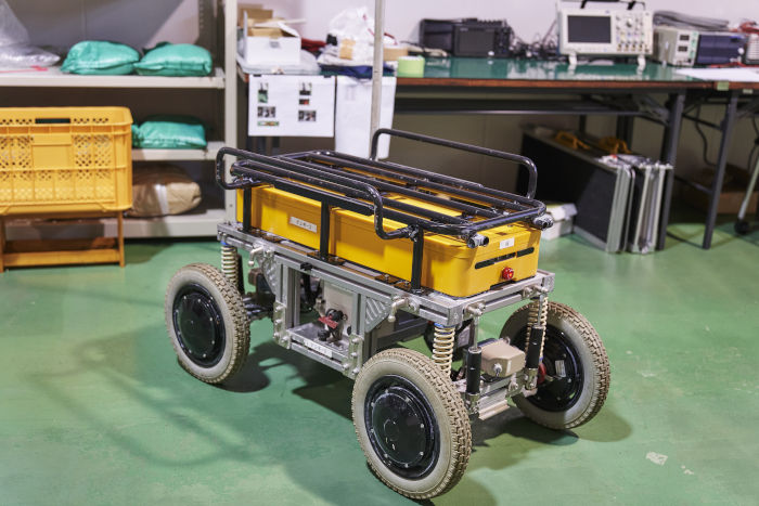1台で複数機能！ 小型ロボット「DONKEY」が解決する農業機械化の