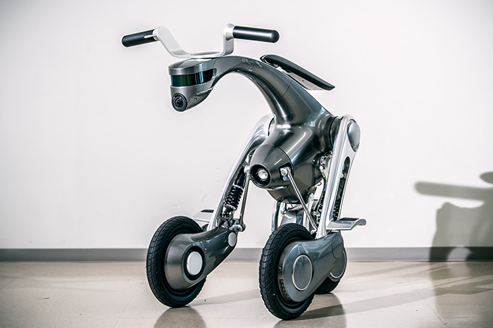 最先端技術で高齢者を社会の主役に！ ロボット界の異才が語る