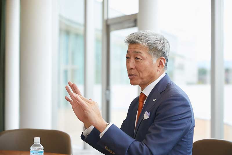 世界最大級の検査ラボ施設が本格稼働! アフターコロナの臨床 世界最大級の検査ラボ施設が本格稼働! アフターコロナの臨床